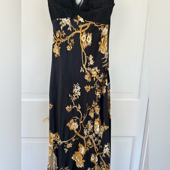 Black Lace and Gold Floral Evening Gown - Picture 13 of 16